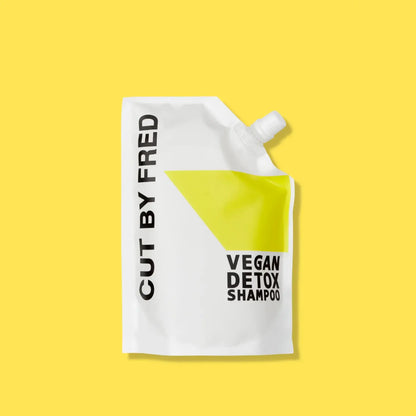 Sachet blanc de shampoing liquide purifiant vegan detox, pour cuir chevelu plus sain