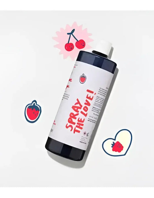 Recharge spray lavant cerise et framboise 500mL, bouteille bleue avec stickers cerise mignons