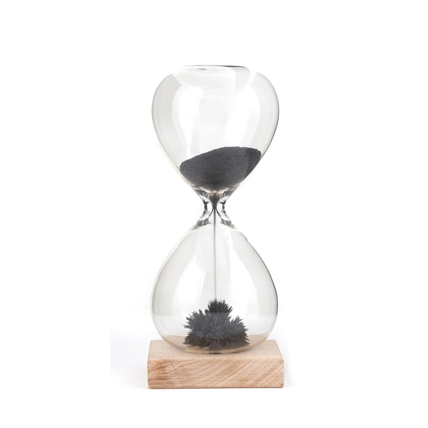 Sablier magnétique en verre clair avec sable noir sur base bois clair, objet décoratif