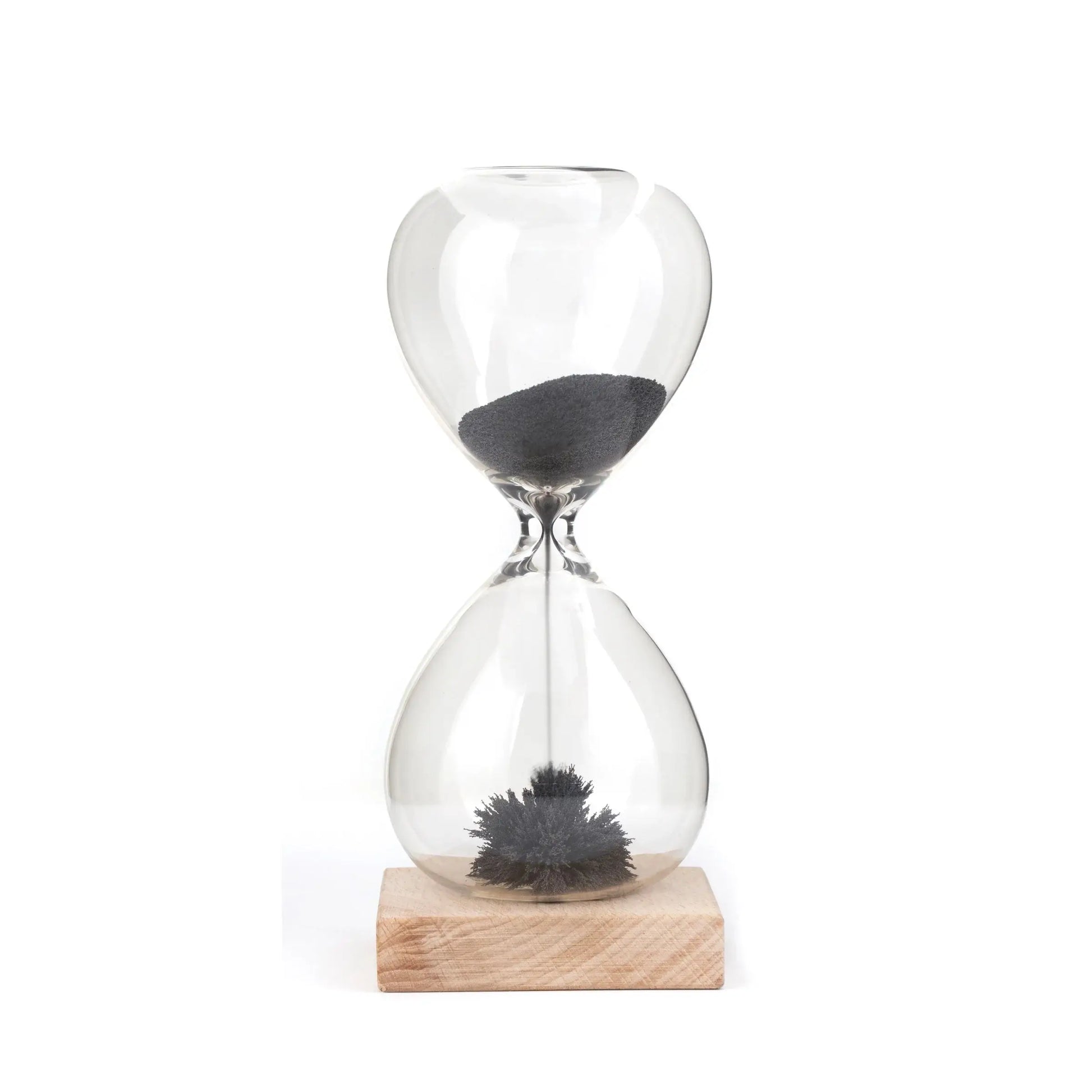 Sablier magnétique en verre clair avec sable noir sur base bois clair, objet décoratif