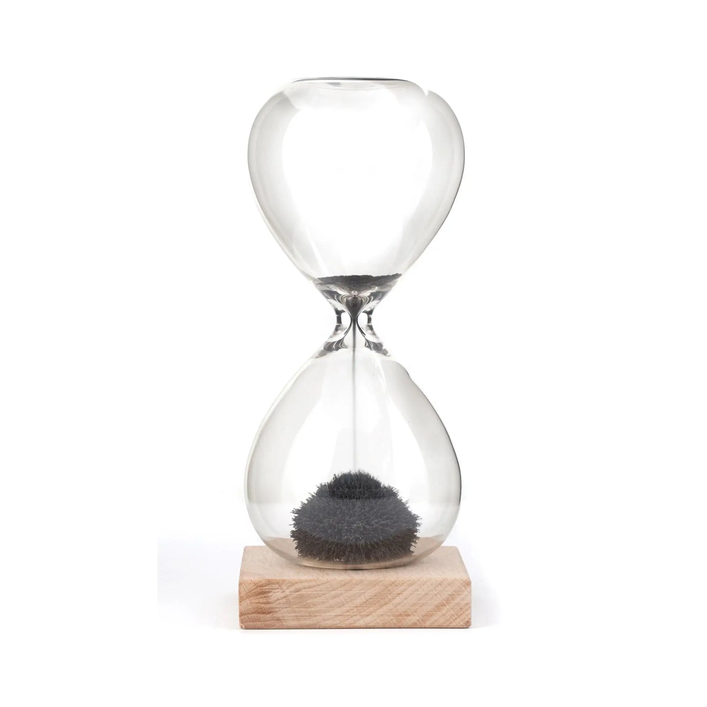 Sablier magnétique en verre clair avec sable noir sur base bois clair, objet décoratif visuel