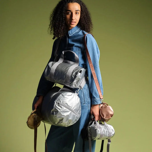 Sac week-end argenté medium à finition métallisée et design moderne