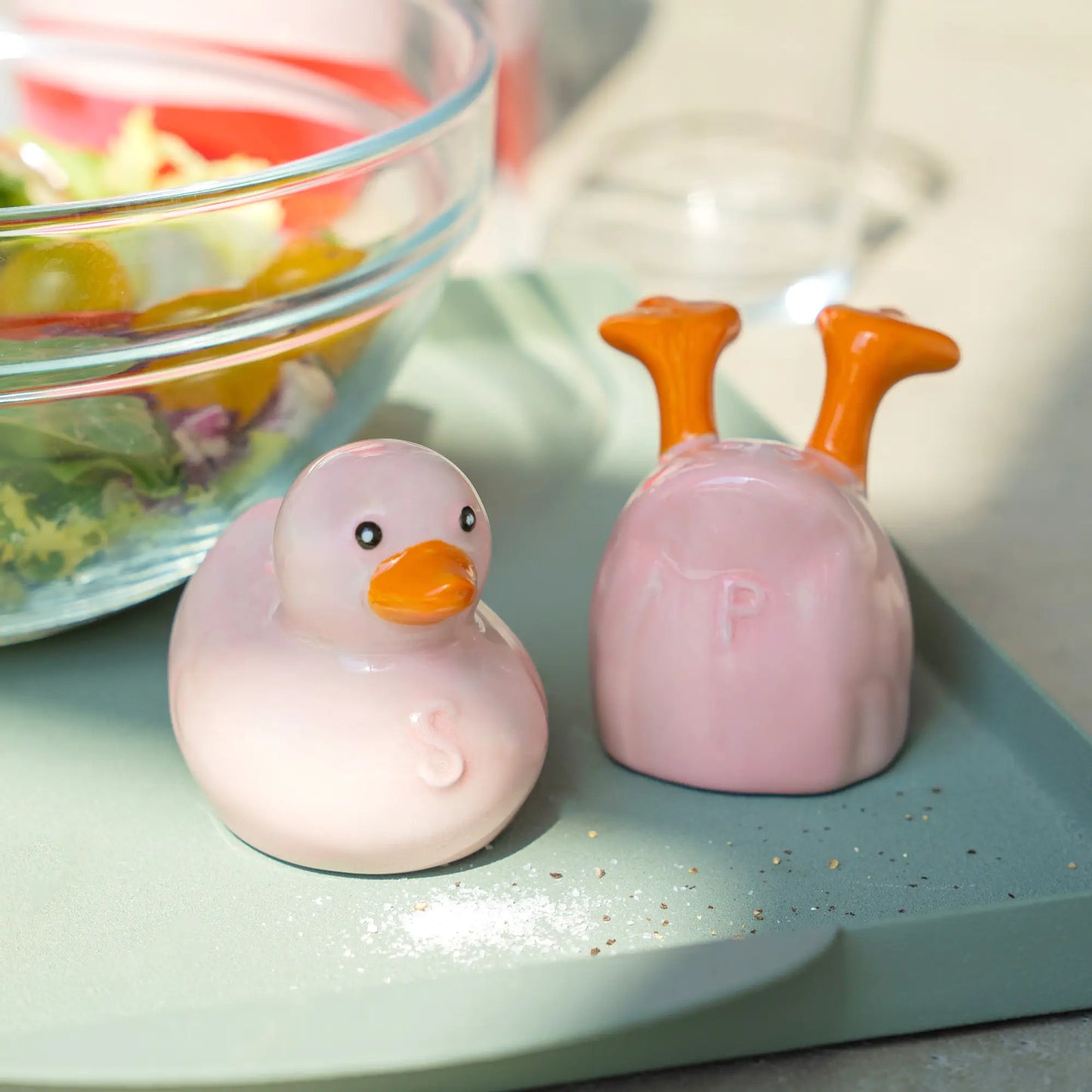Salières poivrières canard rose au design ludique et touche d’humour