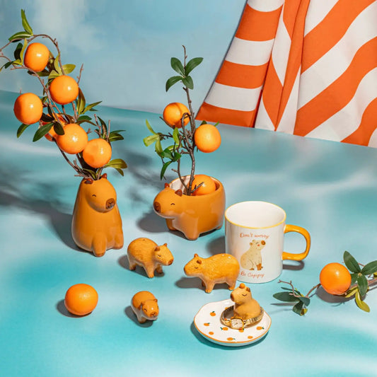 Salière poivrière capybara en céramique orange avec branches d’agrumes