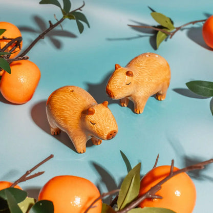 Deux figurines capybara en céramique beige, salière poivrière capybara exotique chaleureuse