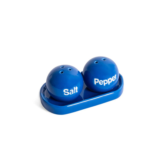 Salières poivrières ping-pong bleues en sphère bleue sur plateau assorti