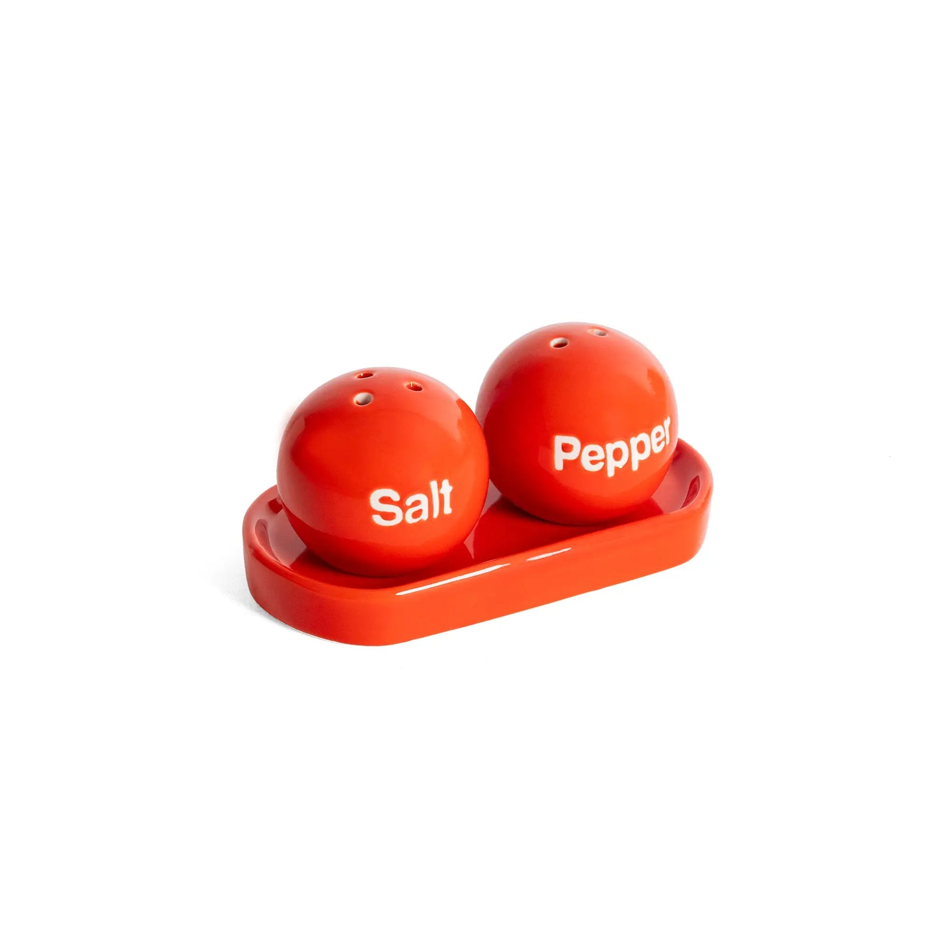 Salière poivrière ping pong rouge sur plateau orange