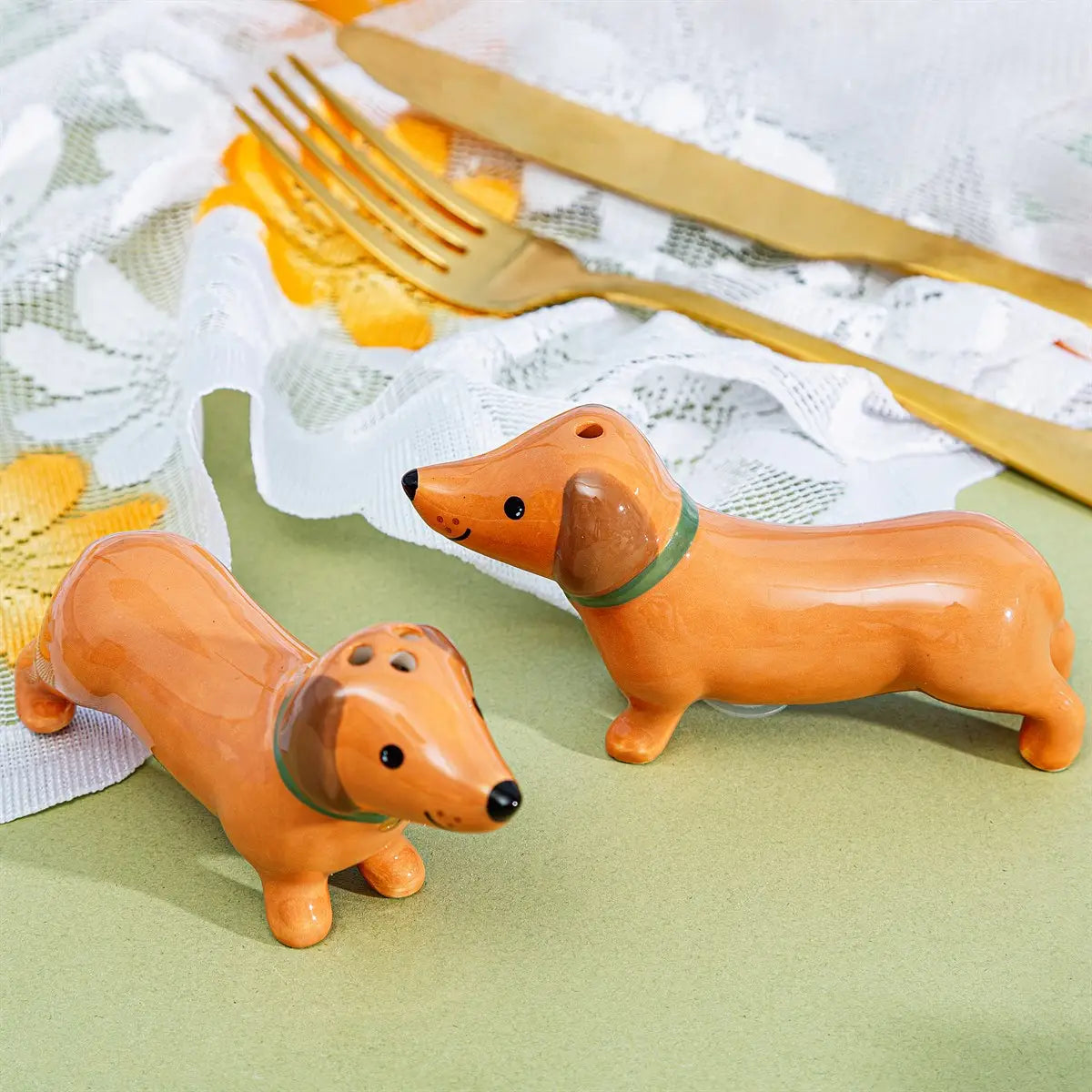 Salière poivrière teckel orange en céramique, design canin original pour touche déco