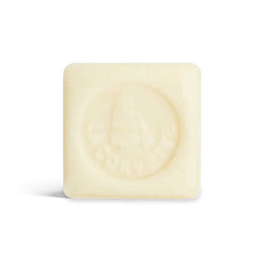 Savon solide lait d’ânesse jaune clair carré avec indentation