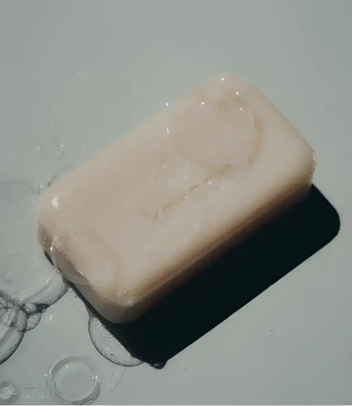 Savon solide surgras mains et corps au parfum solaire, 100g