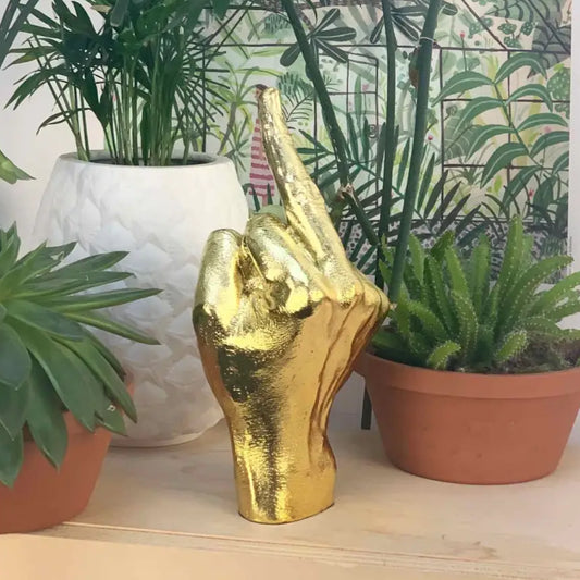 Statue main élégante dorée avec doigt levé, parfait comme objet décoratif unique