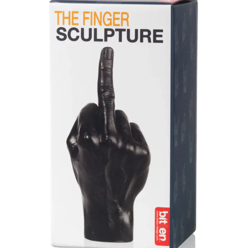 Sculpture main fuck noir, touche d’originalité, main noire dans boîte blanche