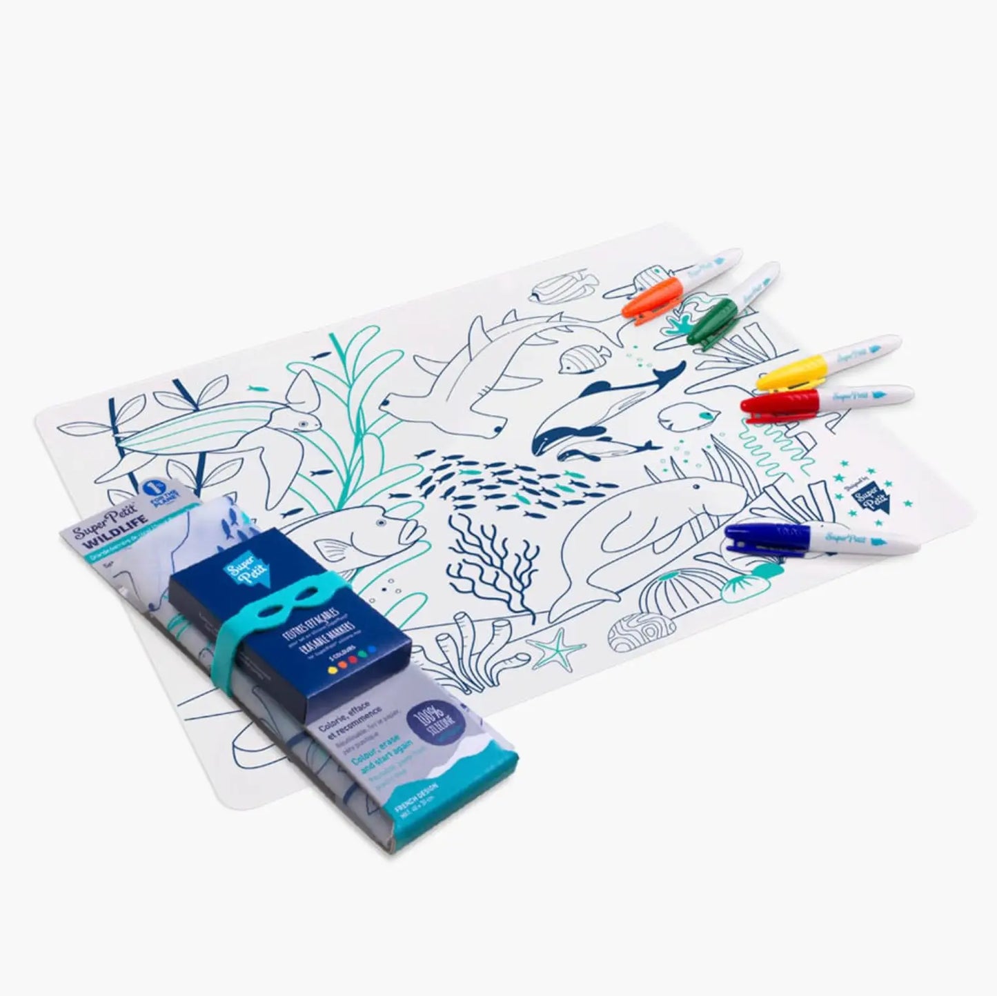 Tapis à colorier fonds marins blancs avec marqueurs colorés et boîte bleue, idée cadeau
