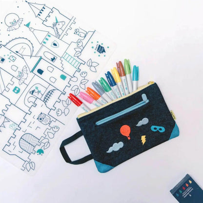 Trousse crayon tissu noir accents bleus motifs nuage ballon éclair masque féérique pour set à colorier château