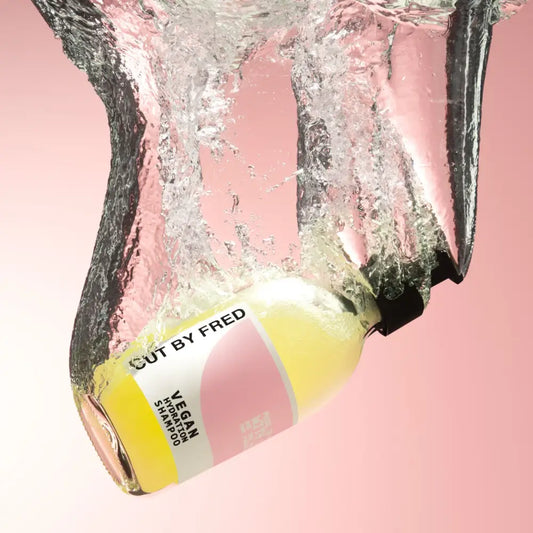 Bouteille de shampoing liquide hydratant vegan pour cheveux normaux à secs