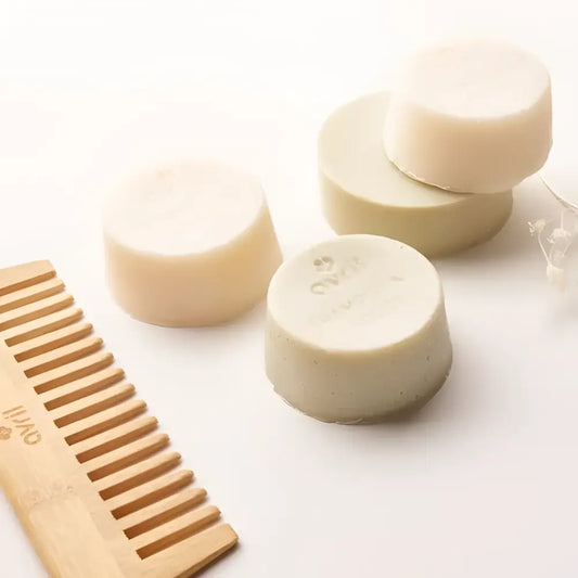 Shampoing solide cheveux normaux avec barres et peigne en bois pour un cuir chevelu sain