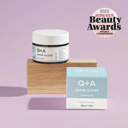 Pot de Q+A Snow Algae Intensive face cream avec sa boîte pour peaux matures