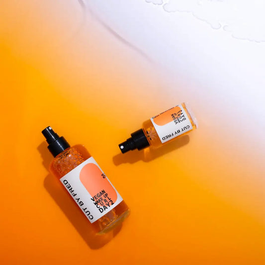 Deux sprays vegan pour cheveux texturés avec fleur d’oranger Wake Up Curl Day 2