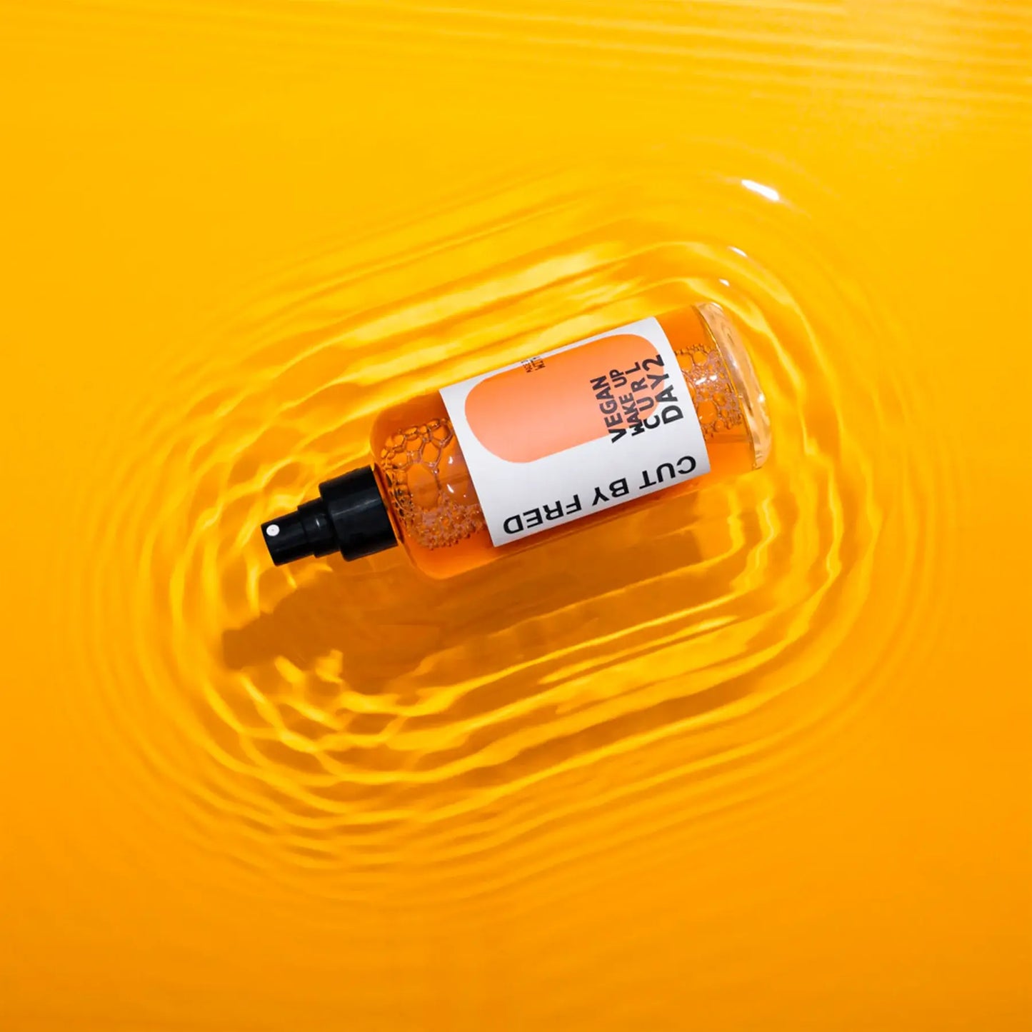Spray hydratant boucles redessinées à la fleur d’oranger orange