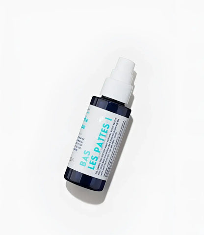 Flacon spray lavant menthe figue 50ml bleu foncé, texture légère et parfum unique bas les pattes