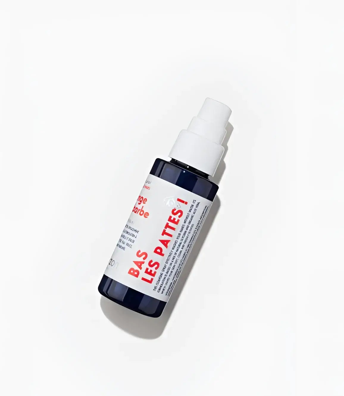 Flacon spray lavant orange rhubarbe 50ml, formule respectueuse, bleu verre avec étiquette rouge Bas les pattes !