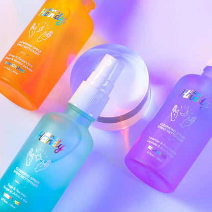 Trois flacons spray nettoyant colorés 50mL, parfums subtils orange, lavande et sauge