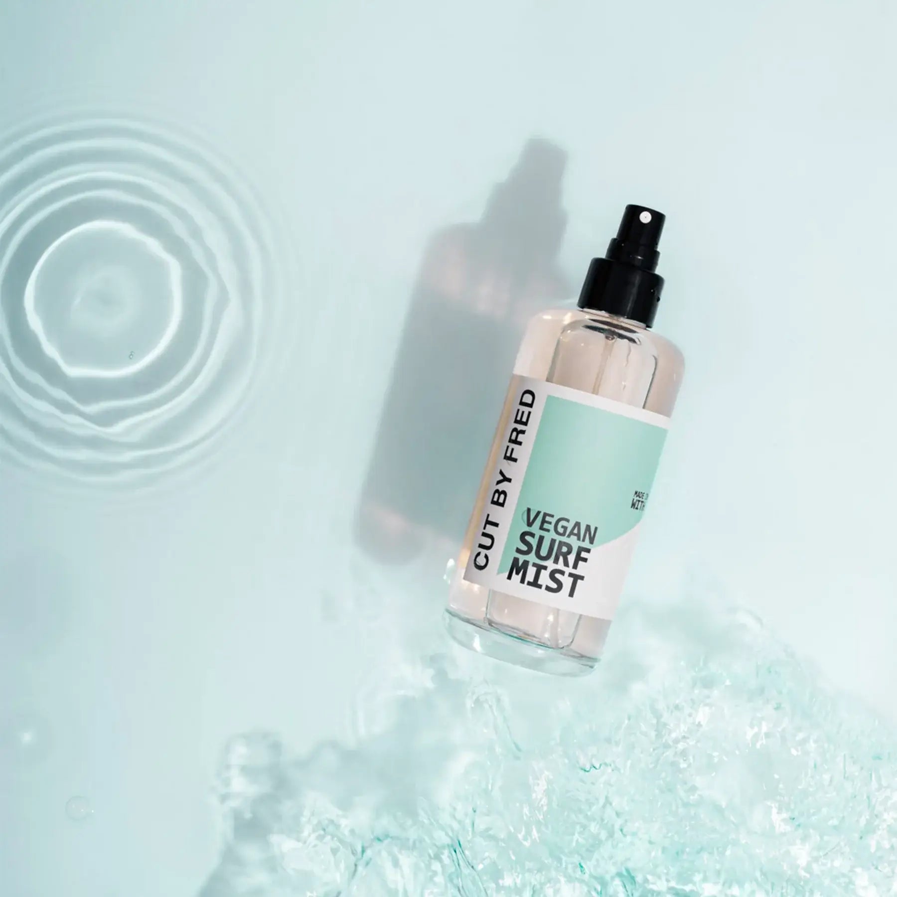 Bouteille spray claire de mist surf vegan respectant l’environnement