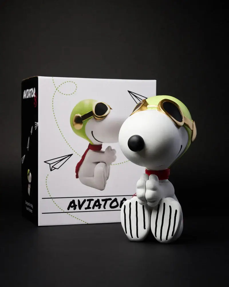 Statue Snoopy Aviateur en blanc, casque vert et écharpe rouge, idée cadeau décoratif