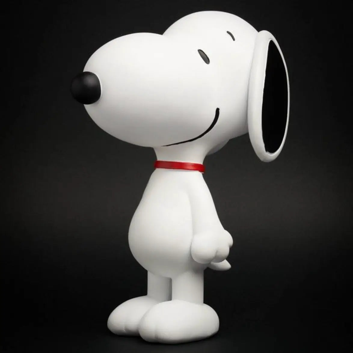 Statue Snoopy debout 25 cm en design simple pour décoration intérieure