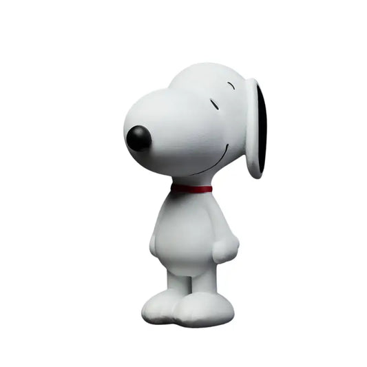 Statue Snoopy debout en culture pop, figurine blanche avec collier rouge