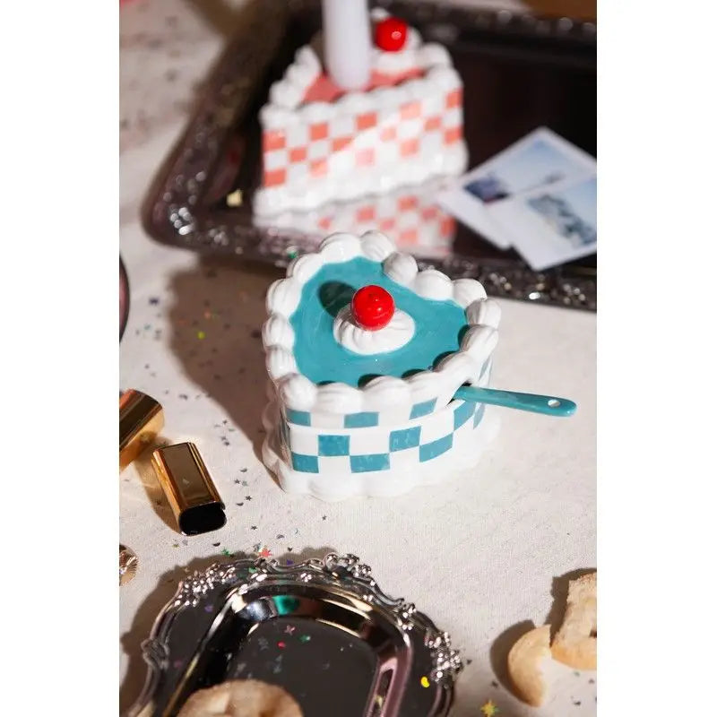 Sucrier Sweetie : sucrier design en forme de cœur avec couvercle teal et cerise rouge