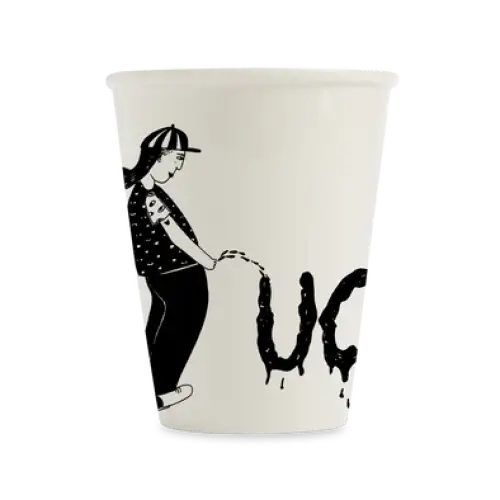 Tasse Fuck mug en céramique blanche avec illustration noire d’une personne urinant les lettres UG