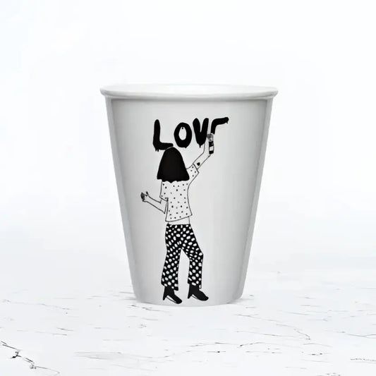 Tasse love en céramique blanche avec illustration noire d une personne et LOVE