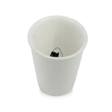 Tasse Millie avec chat noir qui guette au fond pour pauses café
