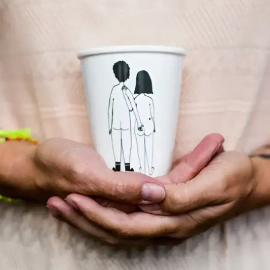 Tasse naked couple back