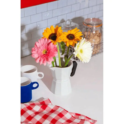 Vase Cafetière Doiy avec composition florale rose, jaune et blanc