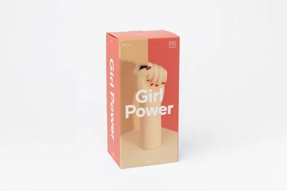Vase Girl Power avec poing design et décoration engagée