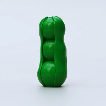 Vase Petits Pois avec gousse verte et trois pois visibles