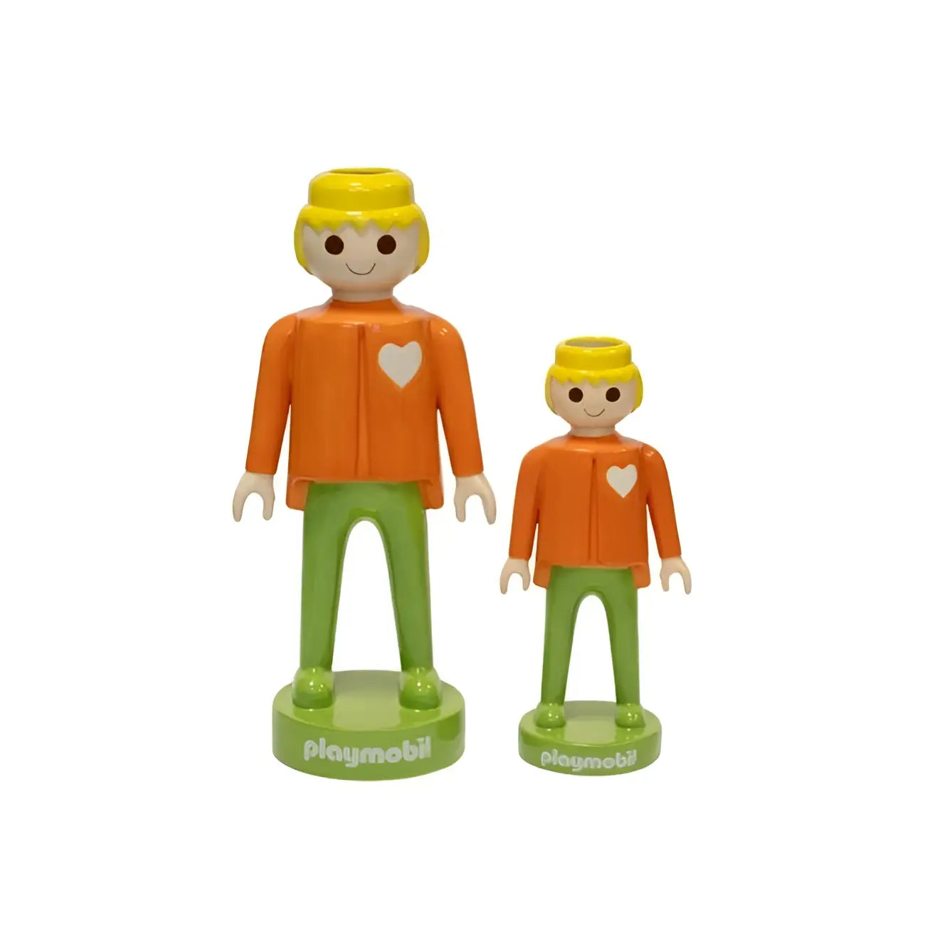 Figurines Playmobil orange 25cm avec cheveux jaunes et cœurs blancs sur vestes, vase pour chambre d’enfant design