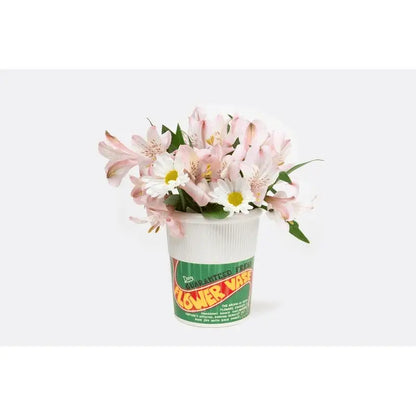 Bouquet dalstroemérias rose pâle et marguerites blanches en vase Pot De Nouilles au design épuré