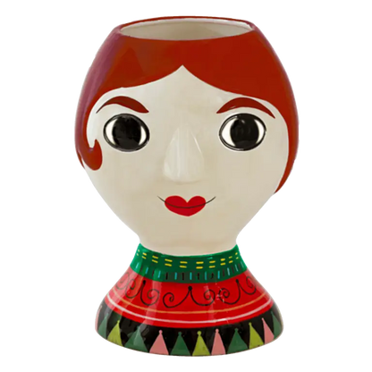 Vase Señora: femme stylisée en céramique, cheveux roux, lèvres rouges, robe verte et rouge pour créativité florale