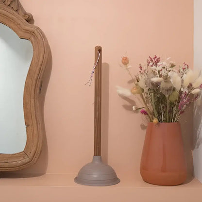 Ventouse déboucheur grise en caoutchouc et bois, simple d’utilisation