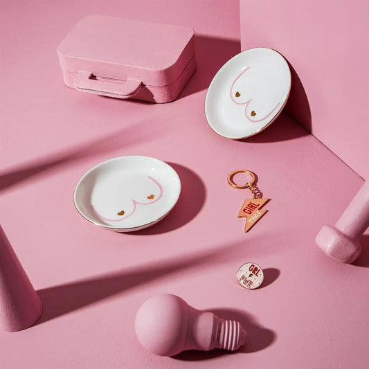 Vide poche boobs en céramique blanche, design minimaliste avec seins roses et cœur doré